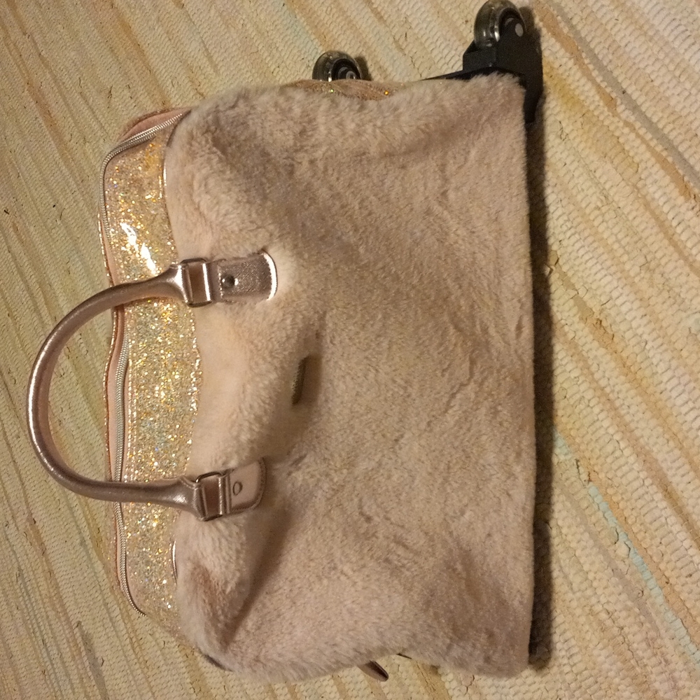Justice rolling luggage bag (light up wheels)
